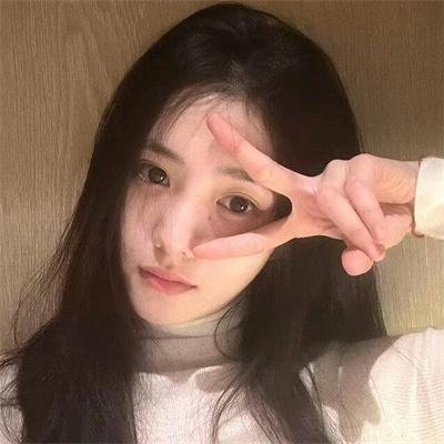 穿蓝衣的男孩